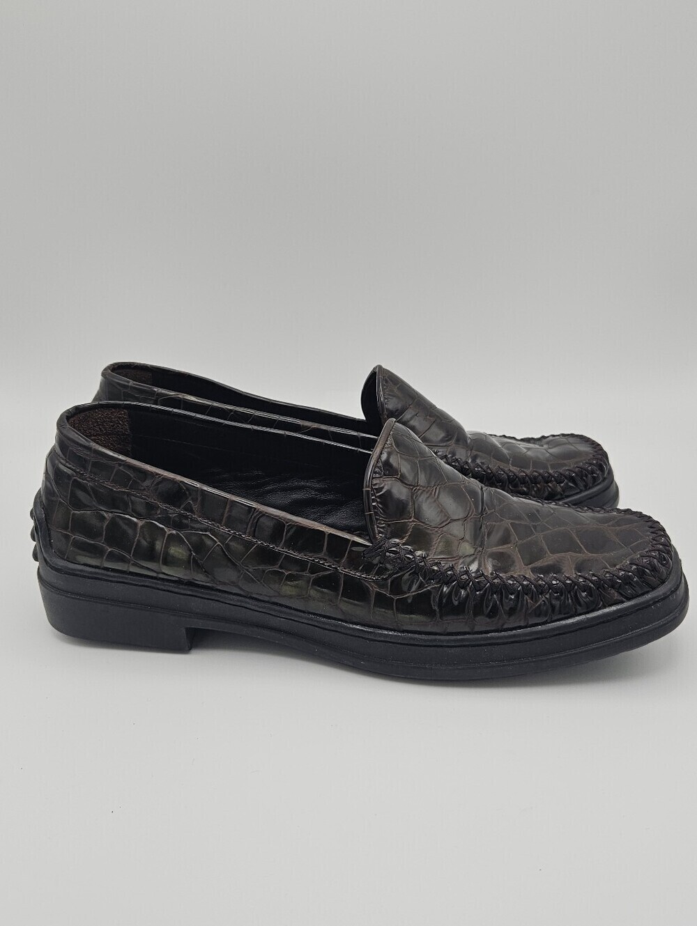 vintage Stuart Weitzman brown croc-embossed square-toe loafers size 7